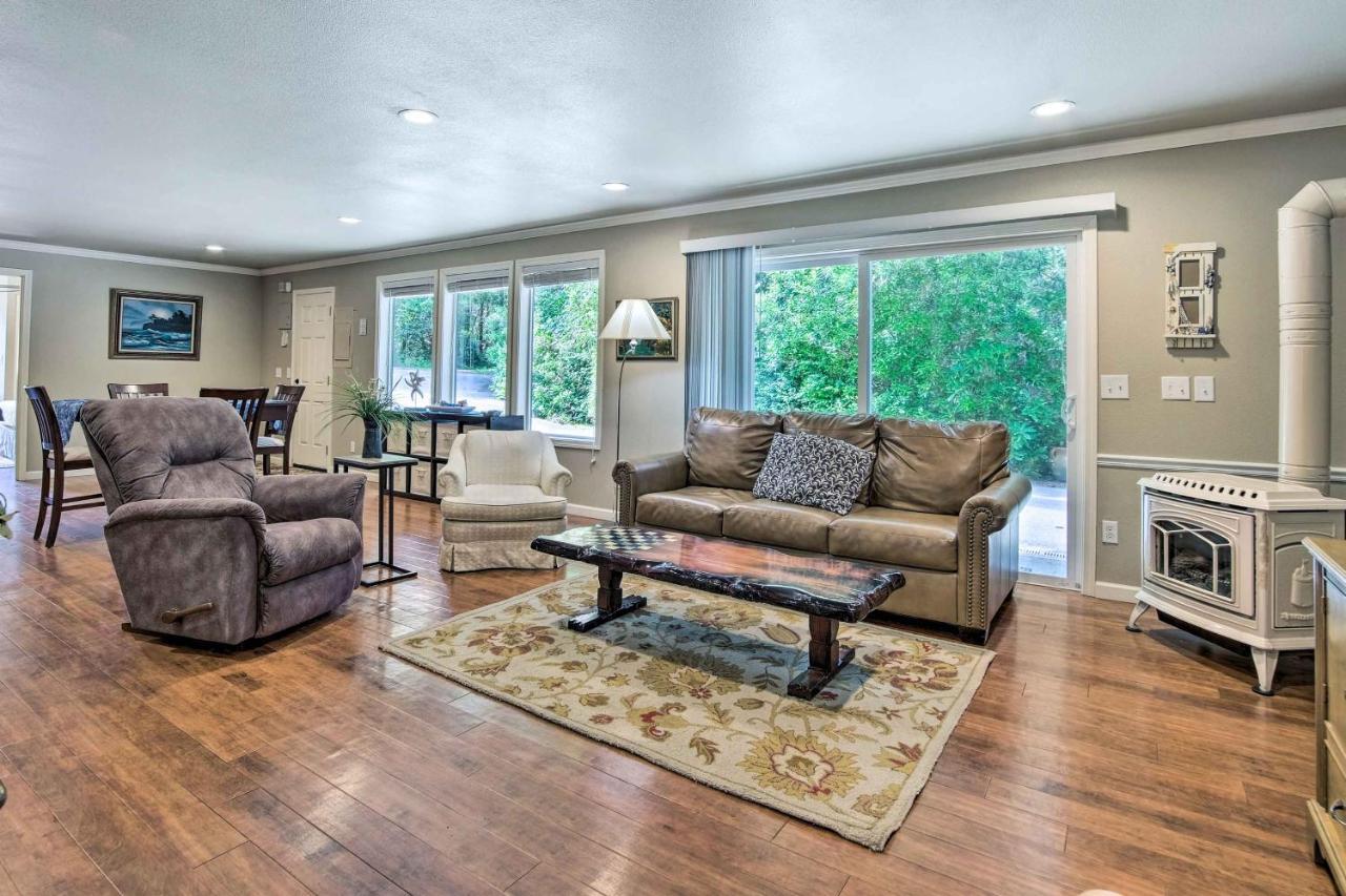 Coos Bay Retreat Less Than 2 Mi To Marina And Casino! Εξωτερικό φωτογραφία